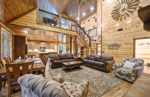 Hochatown Cabin | SplashTime Lodge: 4 BR + POOL, 4.5 Bath, Sleeps 18