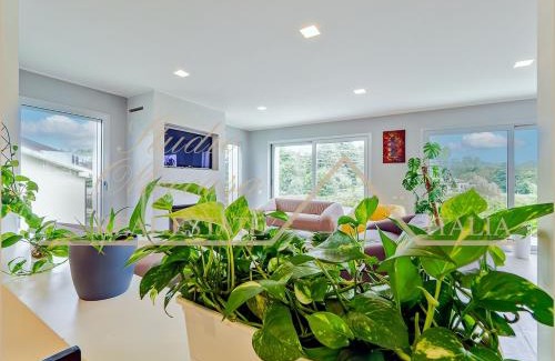 Montano Lucino Villa | Splendida villa con piscina riscaldata vicino Como
