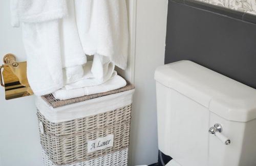 15th Arrondissement Apartment | Splendid Artist Apartment 2P