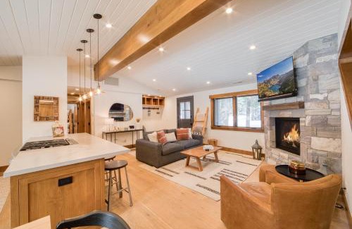 Chamberlands House | Splendid at Chamberlands by Tahoe Getaways - Chamberlands HOA, Private Hot Tub & Walk to Lake Tahoe