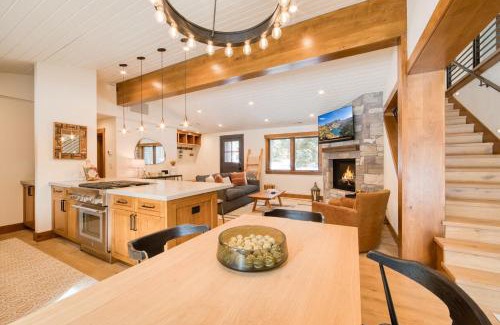 Chamberlands House | Splendid at Chamberlands by Tahoe Getaways - Chamberlands HOA, Private Hot Tub & Walk to Lake Tahoe