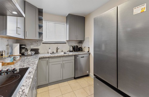 Menlo Park House | Splendid Bungalow w Game Room near Stanford Meta IKEA in Menlo Park