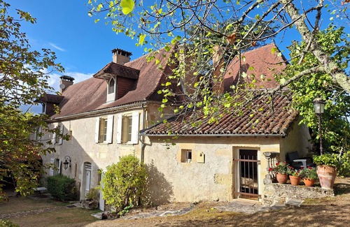 Bassillac and Auberoche House | Splendid 17th century manor house with park. Ideal for family stays.