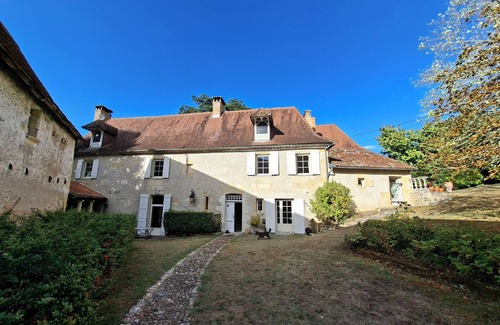 Bassillac and Auberoche House | Splendid 17th century manor house with park. Ideal for family stays.