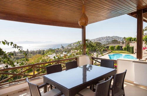 Kadıkale Apartment | Splendid House with Sea View and Shared Pool in Bodrum