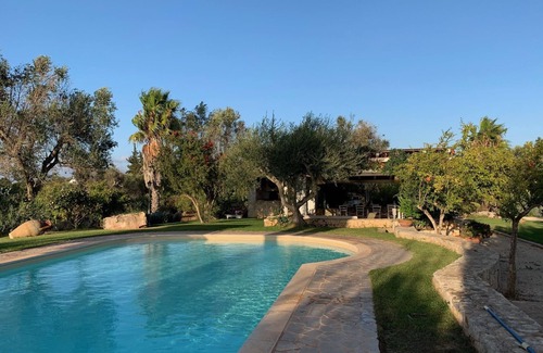 San Michele Salentino House | Splendid property with swimming pool -Trullo Petra Nera - in Apulia