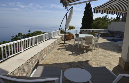 Almunecar House | Splendid modern andalusian villa with fantastic sea views near Almunecar