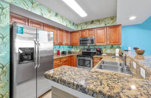Crescent Beach Condo | Splendid oceanfront retreat in a family resort + Free Attraction Tickets!