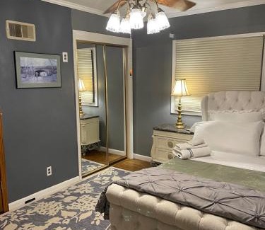 Airport Township House | Splendid Room in House 10 mins to Airport