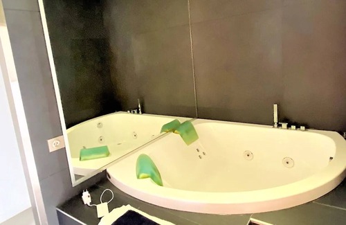 Saint-Gely-du-Fesc Villa | Splendid spa villa, swimming pool, home cinema, gym and games