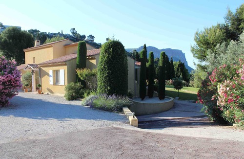 Cassis Apartment | Splendid studio in Cassis within a charming property located 600m away from port