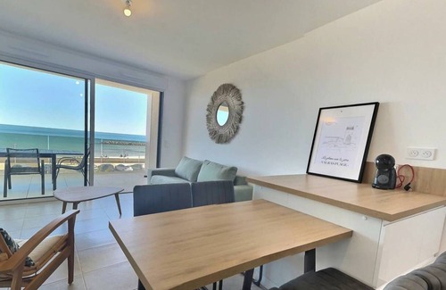 Valras-Plage Apartment | Splendid T2 sea view Valras-Plage!