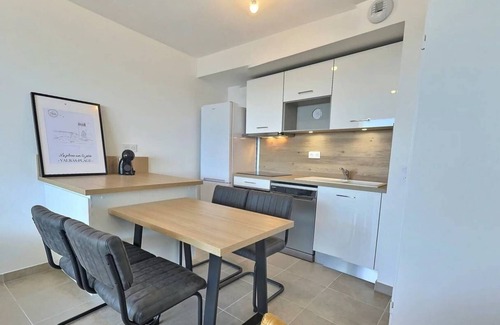 Valras-Plage Apartment | Splendid T2 sea view Valras-Plage!