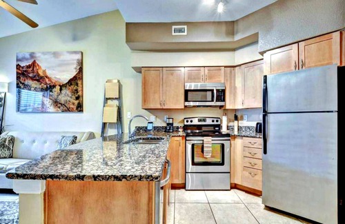 Highland Lake Estates Condo | Splendid, Tastful, And Fully Furnished Condo On Lake Travis Island Villa!