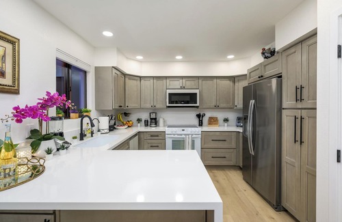 Paradise Valley Village Condo | Splendid Top Floor Condo. Spectacular Views! Fantastic Neighborhood!
