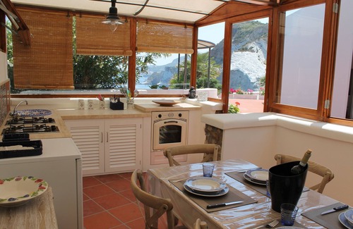 Le Forna Villa | SPLENDID VILLA IMMERSED IN THE GREEN PEAK ON THE SEA