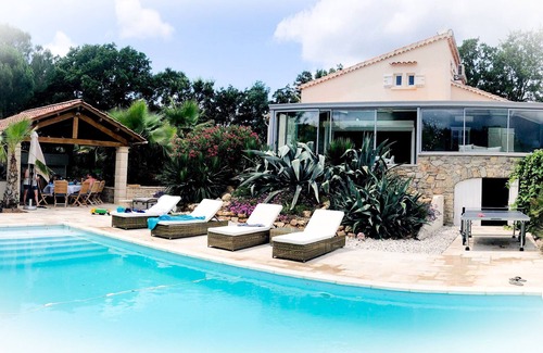 Gonfaron Villa | Splendid villa in the heart of the vineyards, private pool.