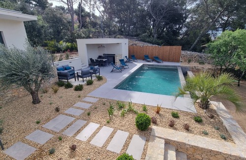 Les 3 Ponts Villa | Splendid villa & private pool. Gard, Nîmes.