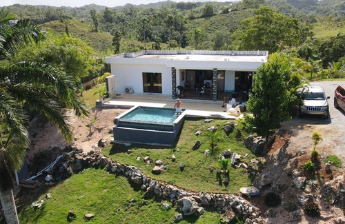 El Limon Villa | splendid villa with its infinity pool offering you a view of nature