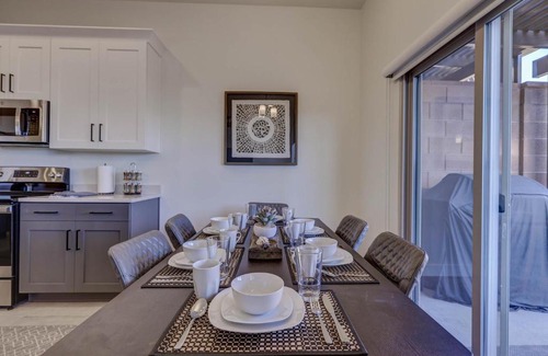 Washington Apartment | Splendid Whole Townhome - Private Hot Tub Firepit VS546
