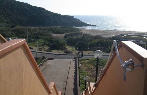 Tresnuraghes House | SPLENDIDA POSIZIONE FRONTE MARE CASA SOTTOSTANTE LA SPIAGGIA TRAMONTI MOZZAFIATO