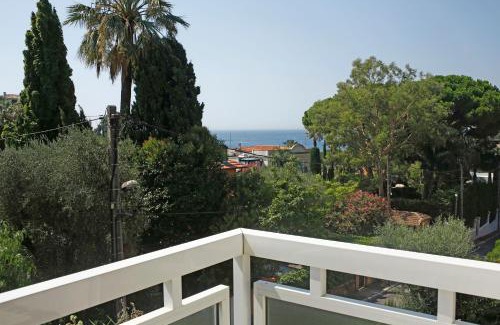 Cap-d'Antibes Apartment | SPLENDIDE 3 PIECES VUE MER