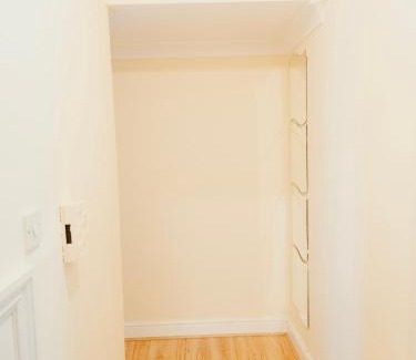 Crouch End Apartment | Split Level 3 Bedroom Apartment , Sleeps 8, Near Ally Pally, Balcony & Workspace