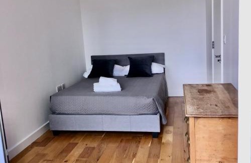 Hoxton Apartment | Split Level 3 Bedroom Top Floor Flat