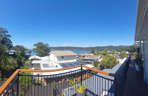Point Clare Apartment | Split level apartment
