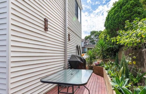 Point Clare Apartment | Split level apartment