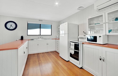 Bridport House | Spoil yourself in this centrally located beach house overlooking the vast.