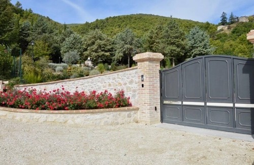 Baiano Villa | Spoleto Villa, antique country home with beach games