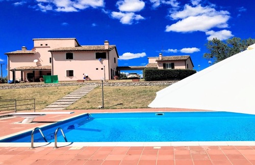 Spoleto Villa | SPOLETO Villa + Lodge, large pool with diving board, Rome 1 hr