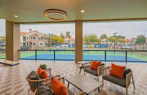North Scottsdale Apartment | Sport Court -Game Room -King Bed -2 Self-Check In H2162