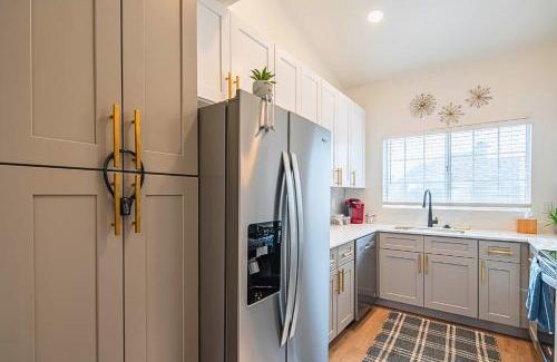 North Scottsdale Apartment | Sport Court -Game Room -King Bed -2 Self-Check In H2162