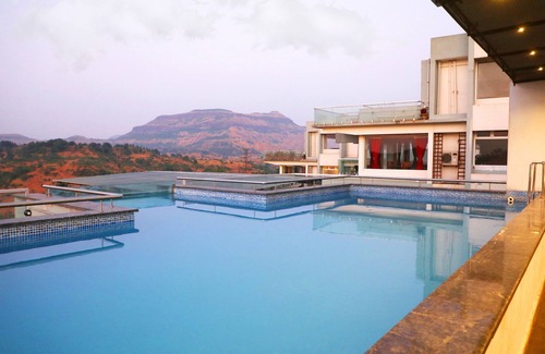 Khodala Villa | Sports Bar Villa by Shiloh Stays