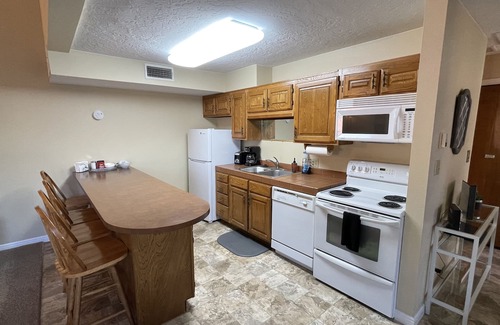 St. George Condo | Sports Village- cozy condo with pools