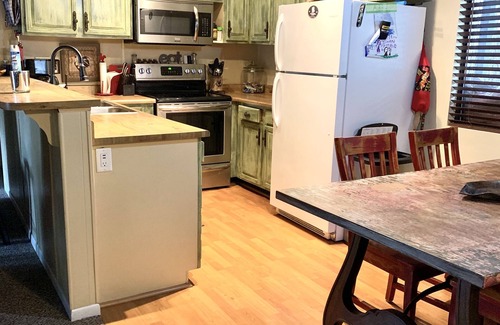 Pinetop Condo | Sports Village Lower Unit Comfy Mountain Retreat