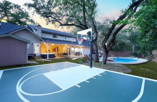 Vance Jackson House | Sportscourt & Pool Indoor Slide~Games~ Family Fun