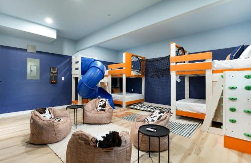 Vance Jackson House | Sportscourt & Pool Indoor Slide~Games~ Family Fun