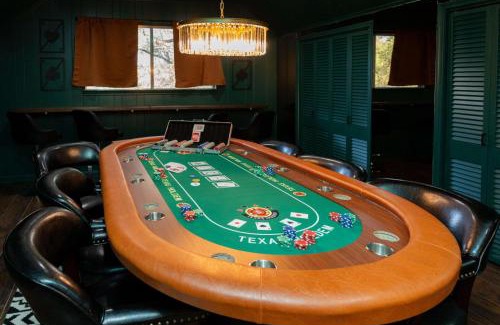 Vance Jackson House | Sportscourt & Pool Indoor Slide~Games~ Family Fun