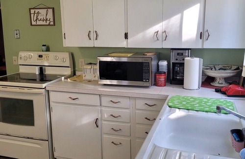 Steele House | Sportsman's HQ/Garage/Pet Friendly/W&D/EZ Access