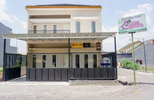 Lumajang Hotel | SPOT ON 1878 Griya Bunda Family