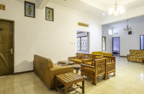 Tasikmalaya Hotel | SPOT ON 2395 Hotel Aden 2 Syariah