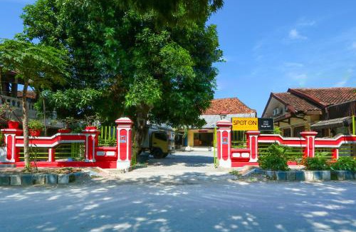 Situbondo Hotel | SPOT ON 2422 Hotel Moga Sari
