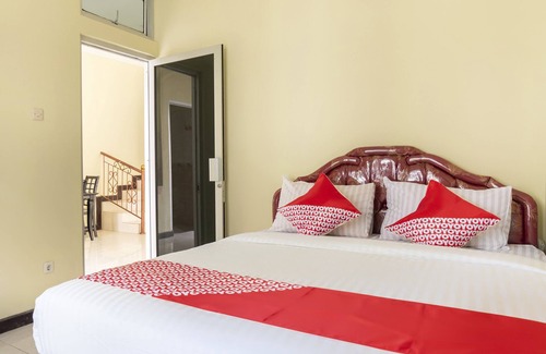 Cipanas Hotel | SPOT ON 2950 Grand Suites Palace Syariah