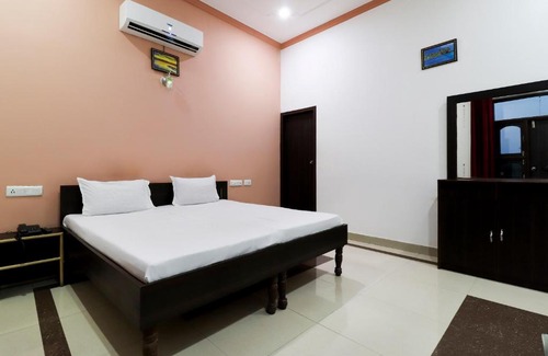Khalilabad Hotel | SPOT ON 49668 Hotel Shivaay