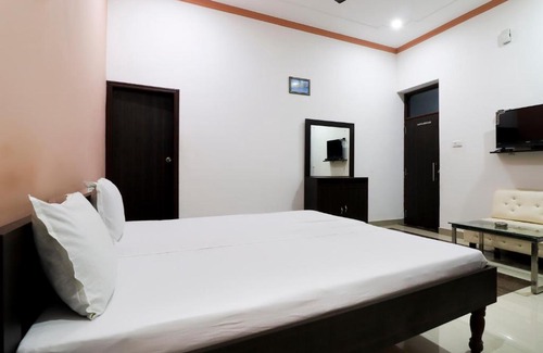 Khalilabad Hotel | SPOT ON 49668 Hotel Shivaay