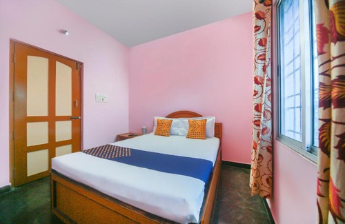 Vaniyambadi Hotel | SPOT ON 66372 Sri Murugan Lodge