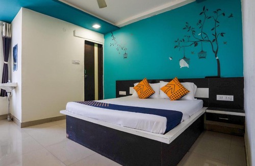 Pune Hotel | SPOT ON 67106 Hotel Durga Lodge